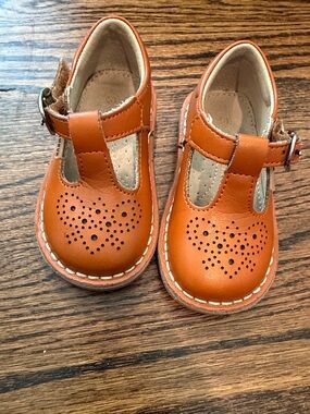L'Amour Girls' T‑Strap Heart Perforation Shoes in Tan